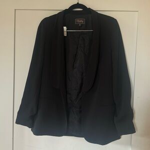 Buckley tailors black shawl collar jacket. Ruched sleeves